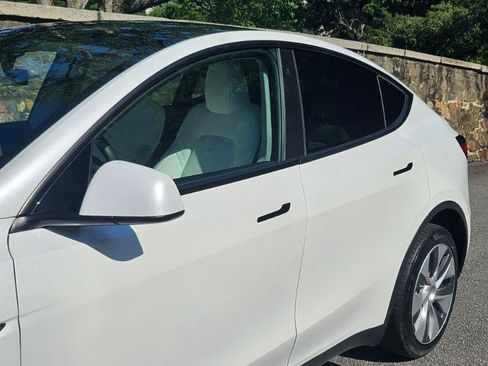 Used 2023 Tesla Model Y Long Range AWD/4WD image 22