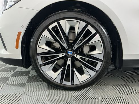 Certified 2025 BMW 530i w/ Premium Package image 33