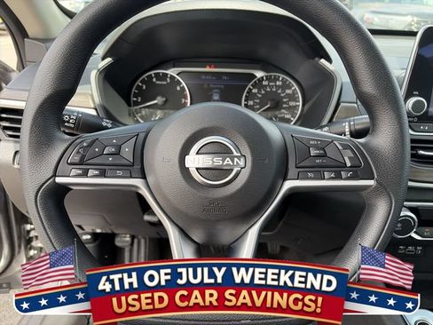 Used 2024 Nissan Altima 2.5 SV FWD image 21