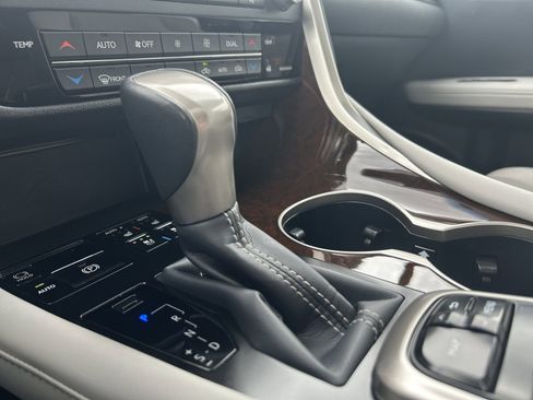Used 2019 Lexus RX 350 FWD w/ Navigation Package image 16