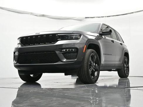New 2025 Jeep Grand Cherokee Limited w/ Black Appearance Package image 33