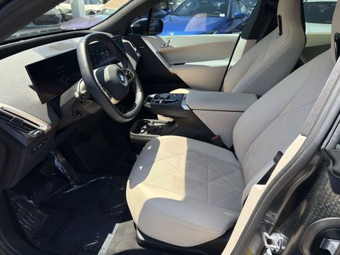 Used 2023 BMW iX xDrive50 w/ Sport Package AWD/4WD image 16