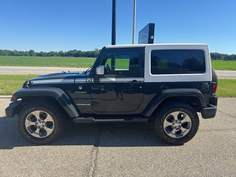 Used 2017 Jeep Wrangler Sahara w/ Quick Order Package 24E Chief AWD/4WD image 9