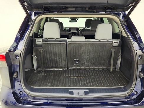 Used 2020 Toyota Highlander XLE FWD image 22