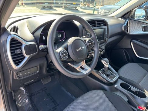 Used 2025 Kia Soul LX w/ LX Technology Package FWD image 33