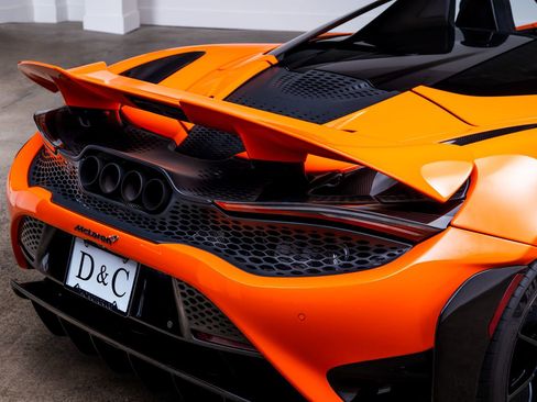 Used 2022 McLaren 765LT RWD image 11