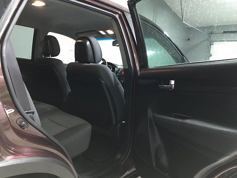 Used 2013 Kia Sorento LX w/ Value Pkg FWD image 15