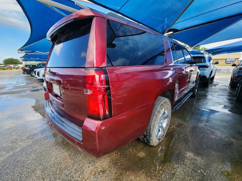 Used 2020 Chevrolet Suburban LT w/ Luxury Package AWD/4WD image 4