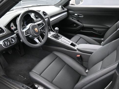 Used 2024 Porsche 718 Cayman image 4