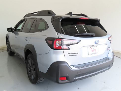 Certified 2025 Subaru Outback Onyx Edition image 8