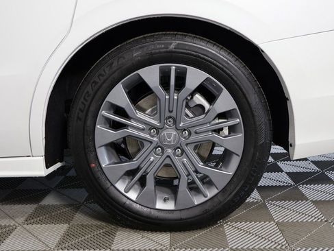 New 2026 Honda Odyssey Touring image 11