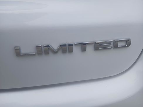 Used 2025 Jeep Compass Limited image 24