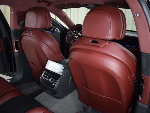 Used 2023 Bentley Flying Spur V8 image 21