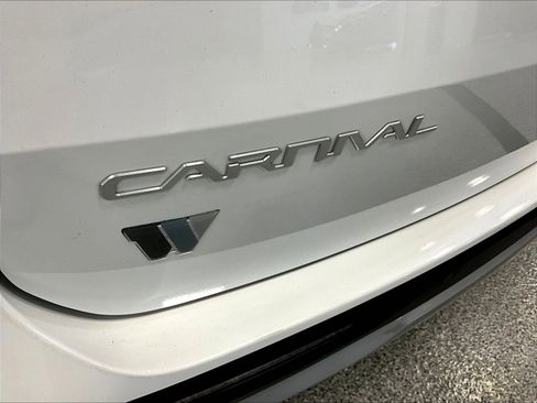 Used 2024 Kia Carnival LX FWD image 24