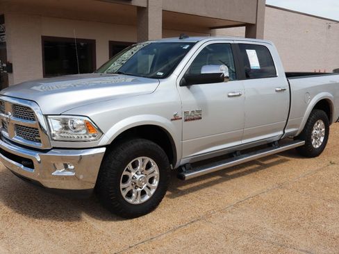 Used 2018 RAM 2500 Laramie w/ Convenience Group RWD image 2