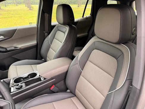 New 2027 Chevrolet Equinox LT w/ Convenience Package II FWD image 10