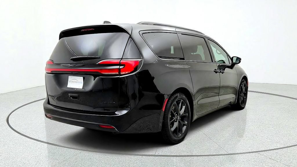 Used 2025 Chrysler Pacifica Limited FWD image 5