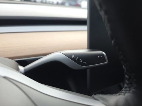 Used 2021 Tesla Model Y Performance image 11