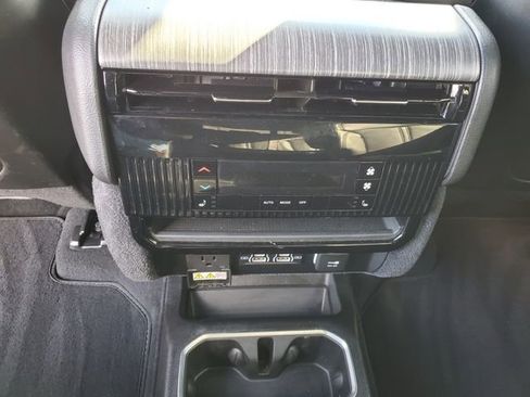 Used 2024 Jeep Wagoneer Series III image 41