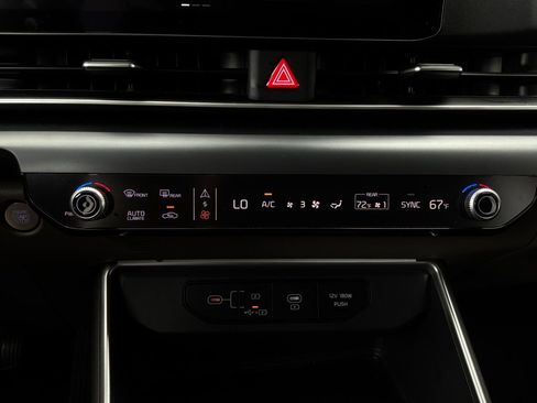 Used 2026 Kia Carnival FWD image 30