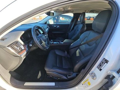 Certified 2025 Volvo V60 B5 Cross Country Plus image 5