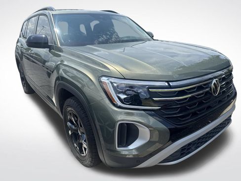 Certified 2025 Volkswagen Atlas Peak Edition SE AWD/4WD image 7