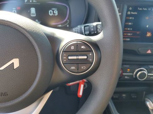 Certified 2025 Kia Soul LX image 17