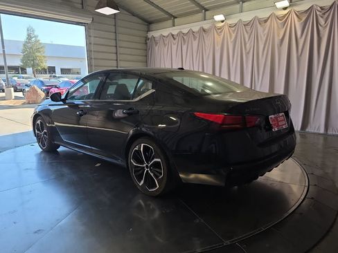Used 2024 Nissan Altima 2.5 SR FWD image 7