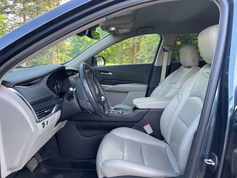 Used 2020 Cadillac XT4 Premium Luxury w/ Cold Weather Package AWD/4WD image 6