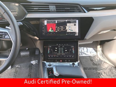 Certified 2024 Audi Q8 e-tron Premium Plus w/ Premium Plus Package AWD/4WD image 21