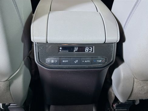 Certified 2022 Toyota Highlander XLE image 24