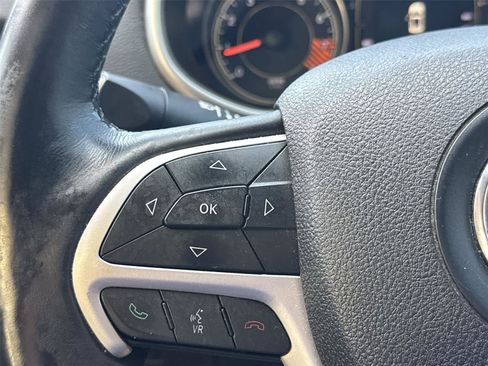Used 2014 Jeep Cherokee Latitude w/ Cold Weather Group AWD/4WD image 22