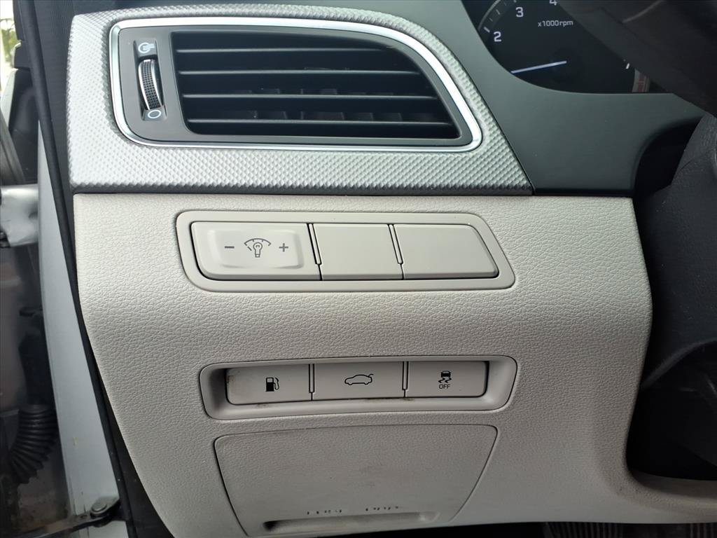 Used 2015 Hyundai Sonata SE FWD image 17