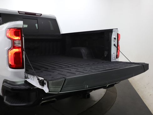 Used 2021 Chevrolet Silverado 1500 LT Trail Boss w/ Convenience Package II image 9
