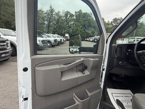 Used 2022 Chevrolet Express 3500 w/ Power Convenience Package RWD image 39