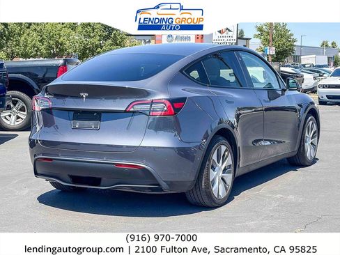 Used 2021 Tesla Model Y 2WD image 4