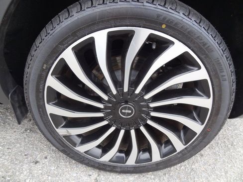 Certified 2020 Lincoln Nautilus Black Label w/ Cargo Utility Package image 43