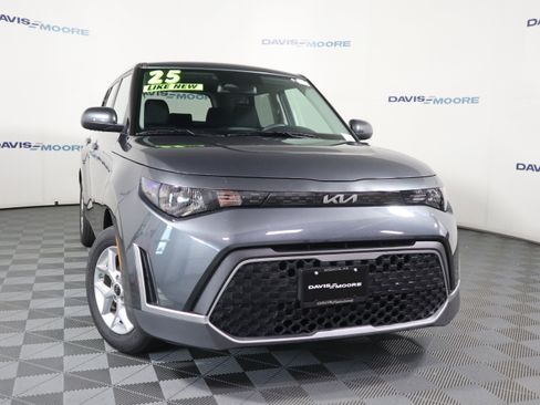 Used 2025 Kia Soul LX w/ LX Technology Package FWD image 2