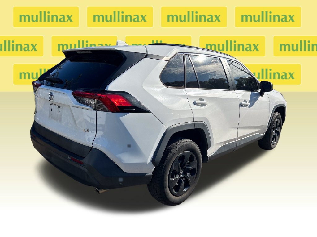 Used 2019 Toyota RAV4 LE FWD image 2