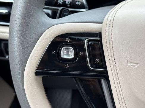 Used 2023 Lincoln Aviator 2WD w/ Premium Package image 34