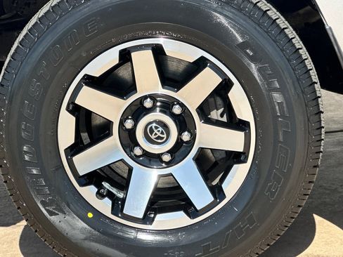 Used 2024 Toyota 4Runner TRD Off-Road Premium image 34