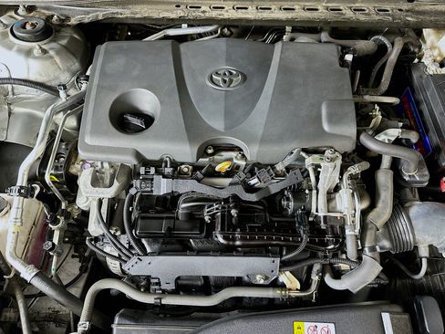 Used 2020 Toyota Camry SE w/ Convenience Package FWD image 31