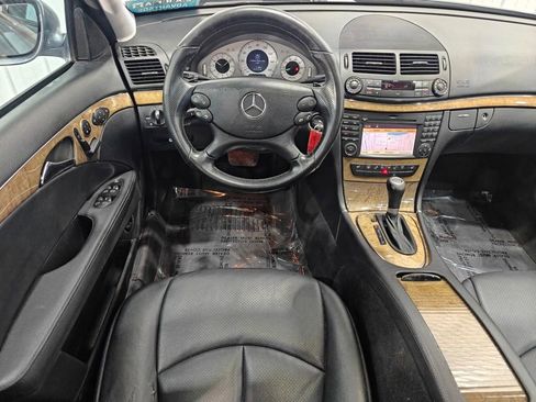 Used 2009 Mercedes-Benz E 350 4MATIC Sedan image 4