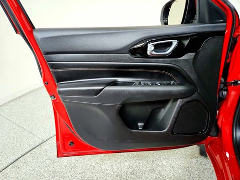 Used 2022 Jeep Compass Limited image 16