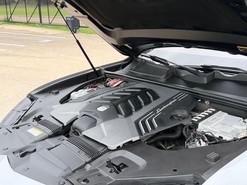 Used 2020 Lamborghini Urus AWD/4WD image 23
