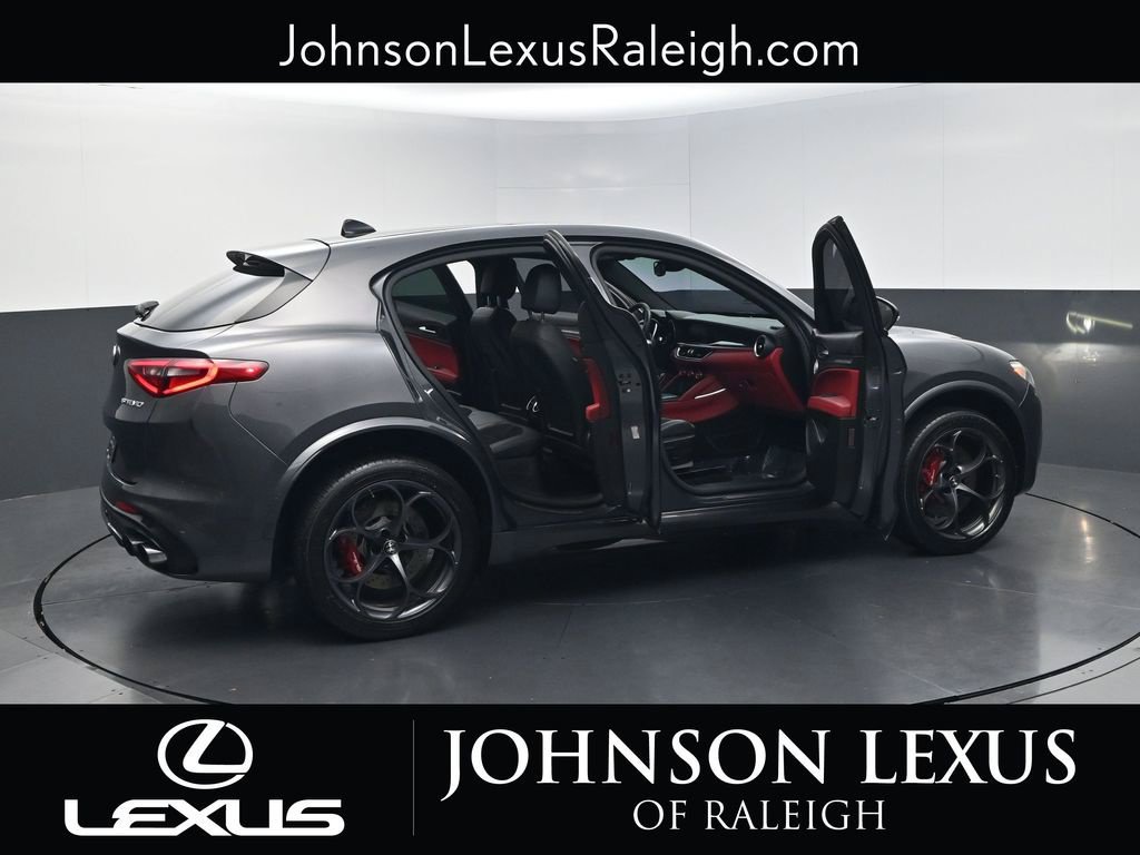 Used 2018 Alfa Romeo Stelvio Quadrifoglio w/ Driver Assist Dynamic Package AWD/4WD image 33