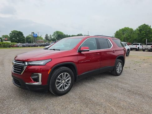 Used 2023 Chevrolet Traverse LT FWD image 2