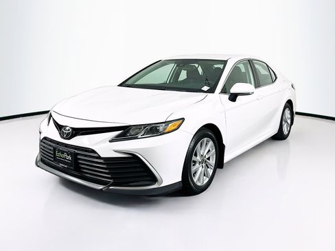Used 2023 Toyota Camry LE w/ Convenience Package FWD image 3