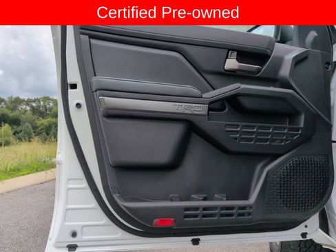 Certified 2025 Toyota Tacoma TRD Off-Road AWD/4WD image 10