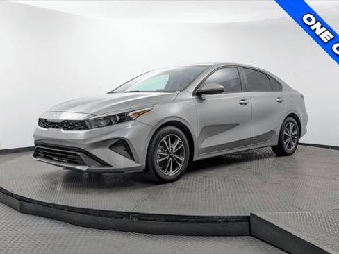 Used 2023 Kia Forte LXS FWD image 2